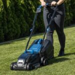 Scheppach BC-MP320-X - Tondeuse sans fil, coupe 32 cm, jusqu'à 300 m² – Image 2